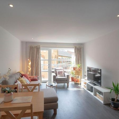 Gorgeous Spacious 2 Bed 2 Bath Apartment 莱切斯特 外观 照片